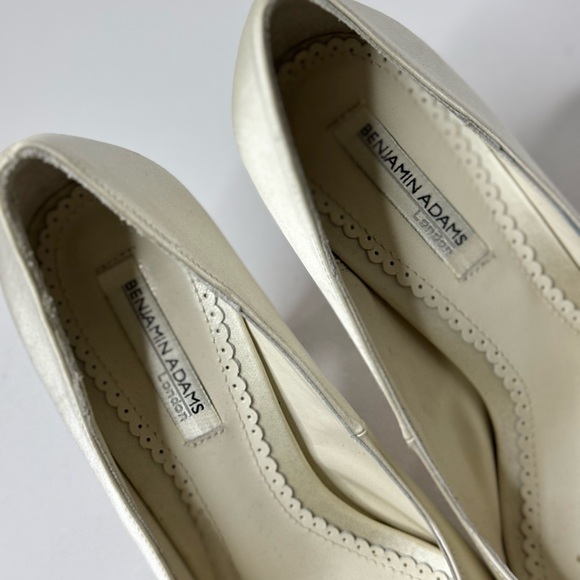 Benjamin Adams White Satin w/ Crystals Platform Heels Size 7.5 - Picture 4 of 10